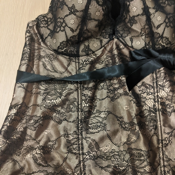 Cacique lace corset - Picture 6 of 10